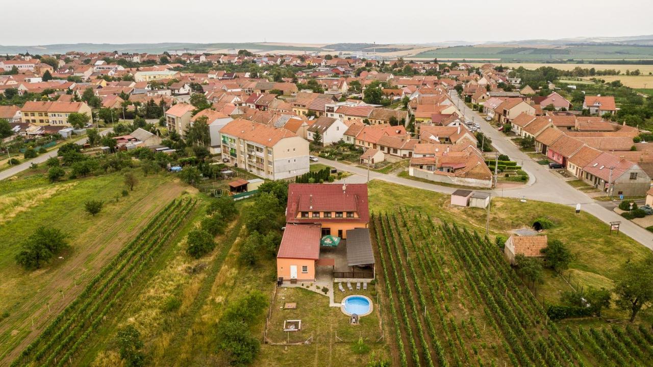 Penzion S Restauraci Na Furhaple Hotel Sakvice Exterior photo